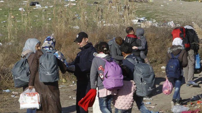 Migranti na macedónskych hraniciach.