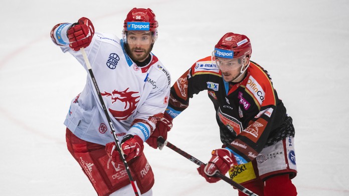 „Slovenské“ finále v Česku odštartovali lepšie Pardubice. Třinec musí v domácich súbojoch zabrať