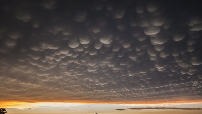 Oblaky typu mammatus - ilustračné foto.