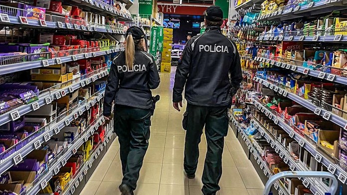 Polícia v obchodoch