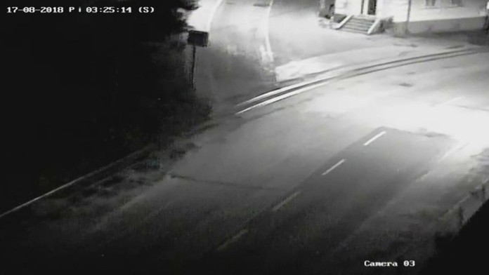 Zemetrasenie v Trenčianskych Tepliciach, ktoré zachytila priemyselná kamera.