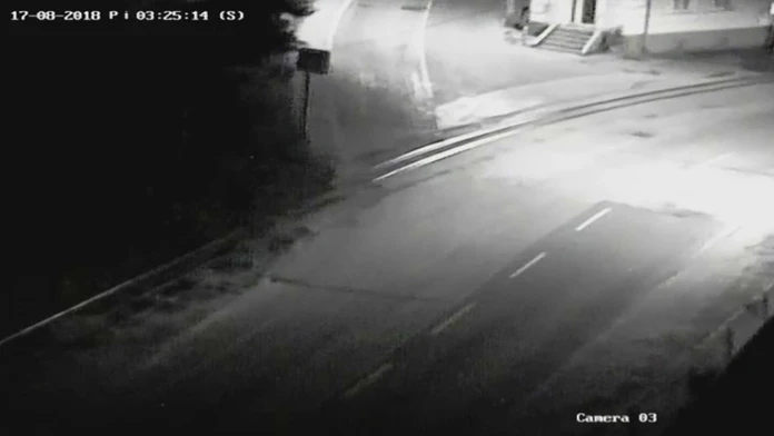 Zemetrasenie v Trenčianskych Tepliciach, ktoré zachytila priemyselná kamera.