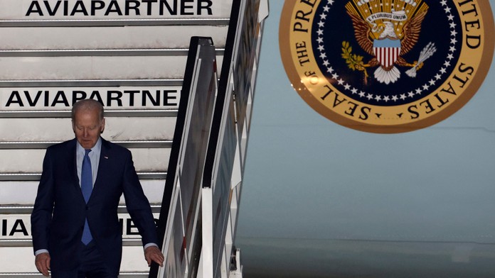 Biden a jeho tím pripravujú plány na uvalenie sankcií na členov ruskej Štátnej dumy ako odvetu za inváziu