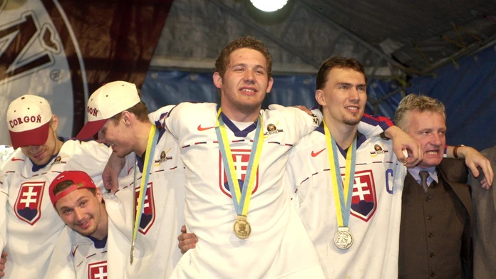 Smutný Ľubomír Sekeráš po prehre vo finále MS 2000 proti Česku.