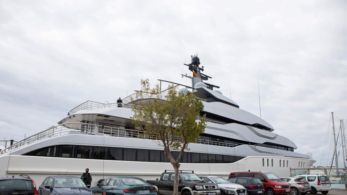 Čo sa stane s jachtami a vilami, ktoré oligarchom vezmú úrady? Ich zhabanie je v podstate ten najľahší krok