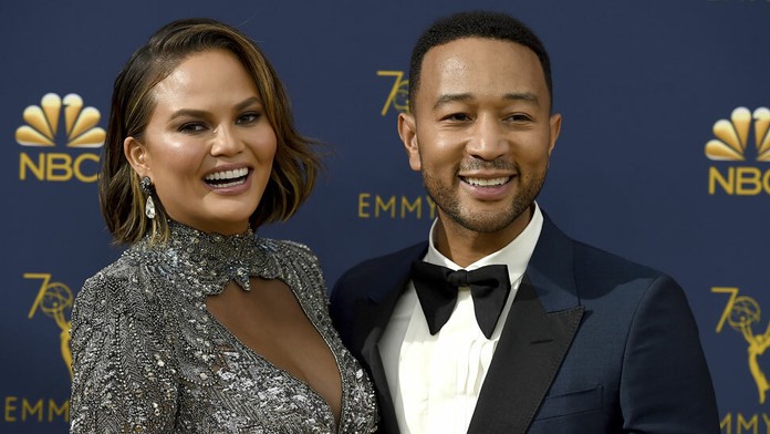 Chrissy Teigen a John Legend na Emmy Awards