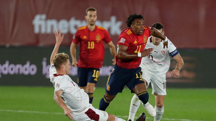 Požiar predajne s nábytkom.