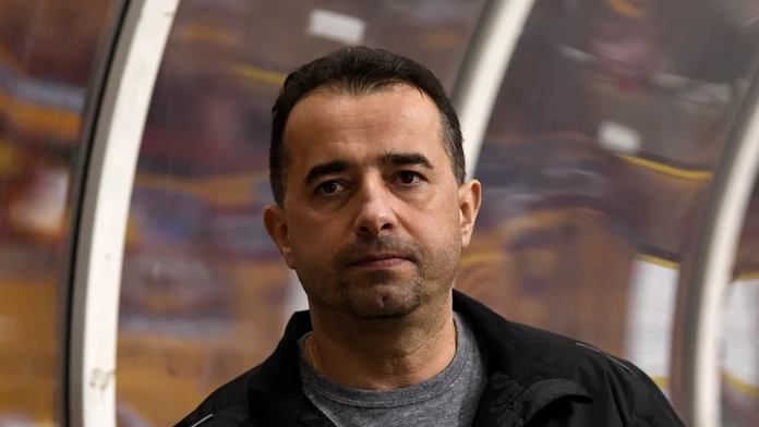 Tréner Dukly Trenčín Josef Turek  na lavičke svojho tímu v zápase 16. kola TL Dukla Trenčín - HC'05 iClinic Banská Bystrica.