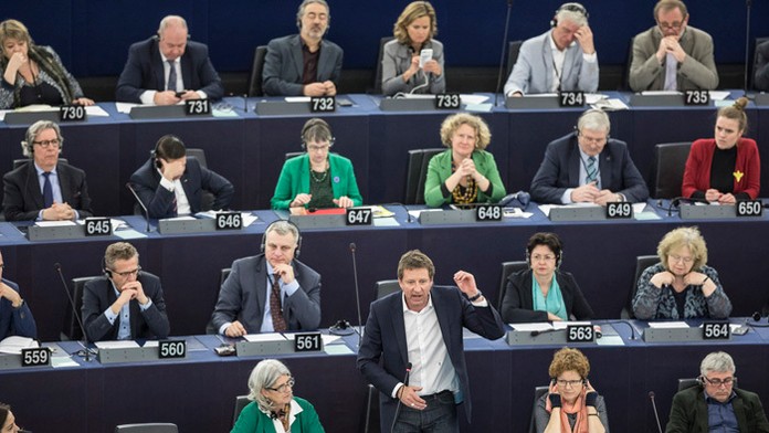 Europoslanci na archívnej snímke.