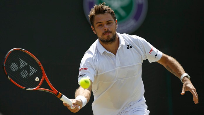 Stan Wawrinka na Wimbledone v zápase proti Fernandovi Verdascovi.