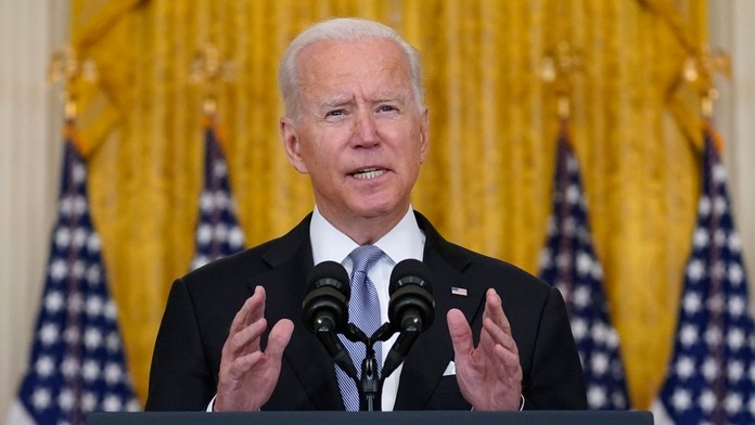 Americký prezident Joe Biden sa prihovára k národu z Bieleho domu vo Washingtone.