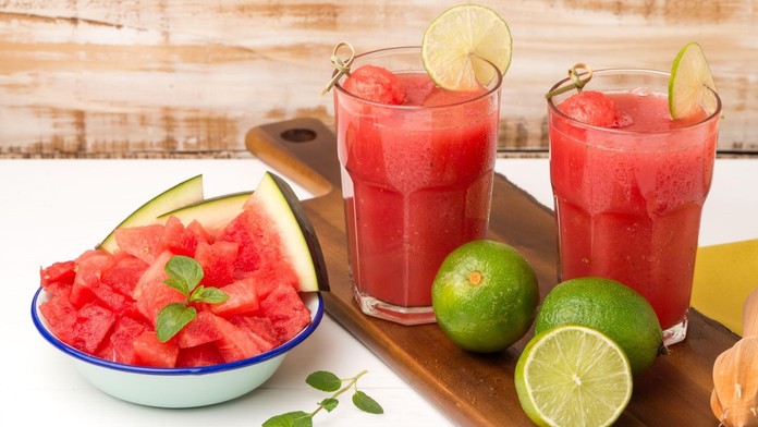 Ovocné šťavy prinášajú vitamíny, no aj vysokú dávku cukru (ilustračná snímka)