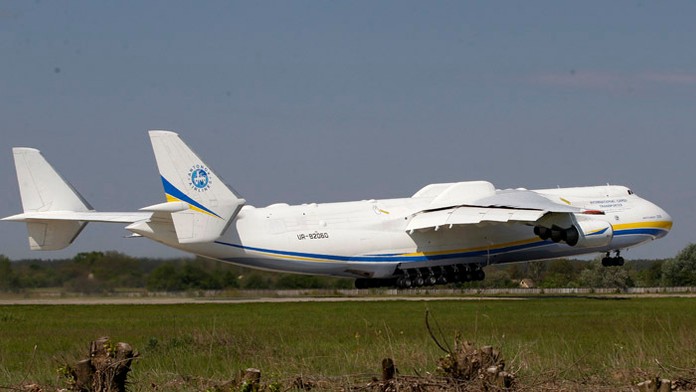 V Prahe pristálo najväčšie lietadlo na svete An-225 Mrija.