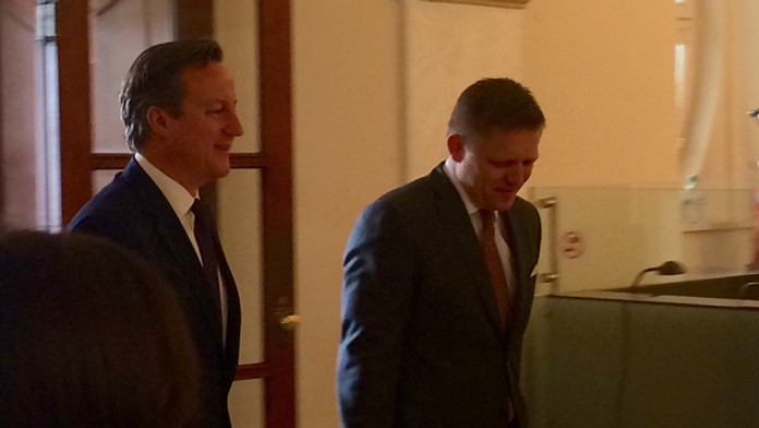 David Cameron sa pred vystúpením na GLOBSECU stretol s premiérom Robertom Ficom.