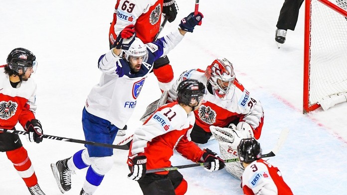Francúz Damien Fleury sa raduje po góle do siete Rakúska.