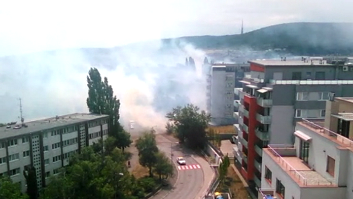 Požiar viníc v Rači