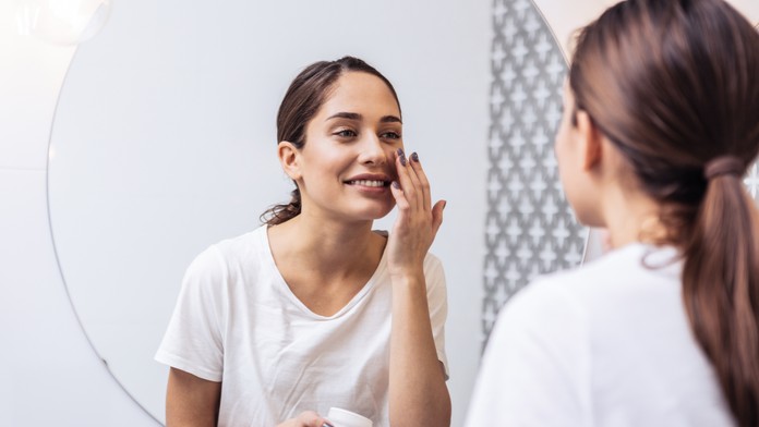 Prírodný botox bez ihiel: Jeden trend domácej starostlivosti o pleť ovládol sociálne siete