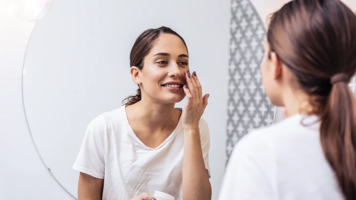 Prírodný botox bez ihiel: Jeden trend domácej starostlivosti o pleť ovládol sociálne siete