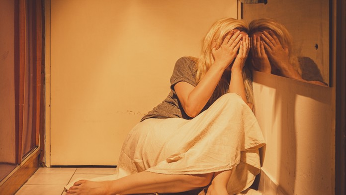 Mužovi hrozilo obvinenie z týrania manželky. Neuveríte, čo spravil, aby sa vyhol trestu