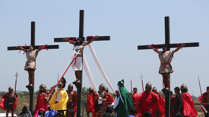 Pol tucta Filipínčanov sa nechalo ukrižovať