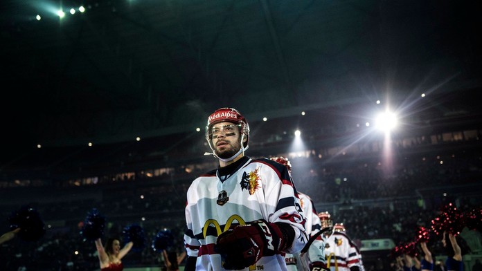 Keď mal dva roky, adoptovali ho do Fínska. Hokejista po rokoch stretol svoju rodinu