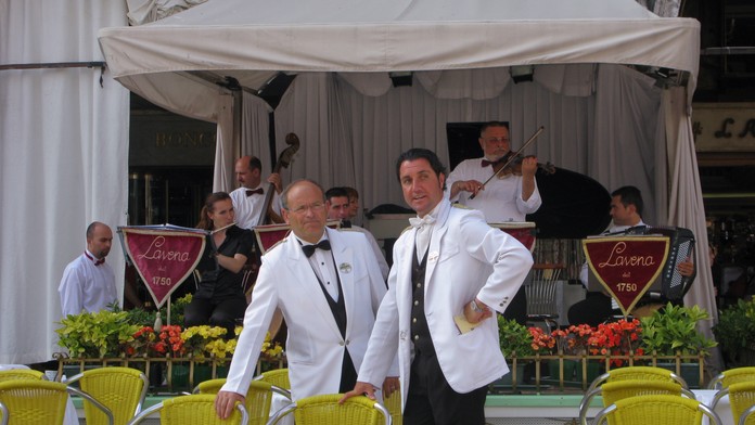 VIDEO: Medzi turistami a čašníkmi na námestí v Benátkach sa strhla bitka. Dôvod bol skutočne bizarný