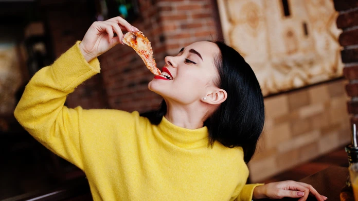 Pizza a dievča. 