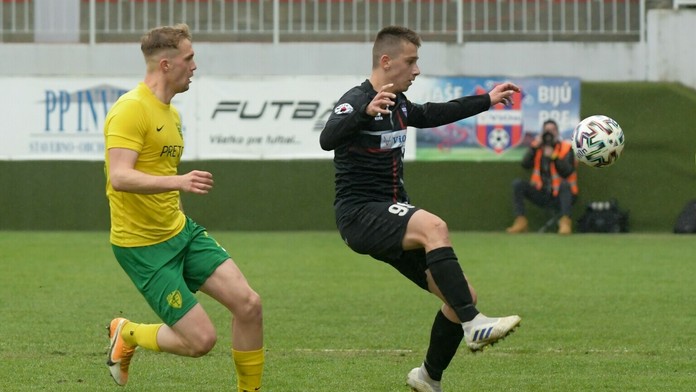 Ján Minárik (Žilina) a Marián Šmatlák (Zlaté Moravce) v zápase 5. kola nadstavbovej časti Fortuna ligy.