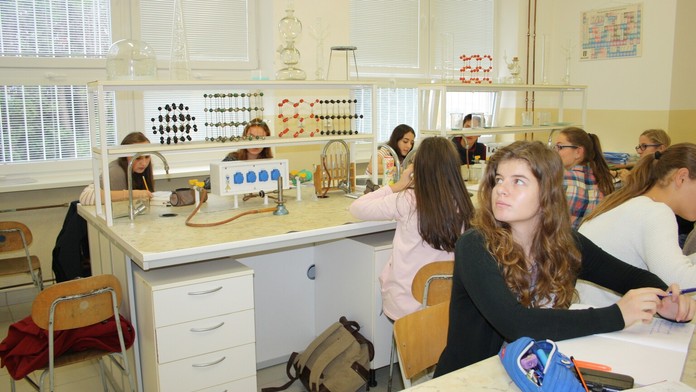 Študenti gymnázia (ilustračná snímka)