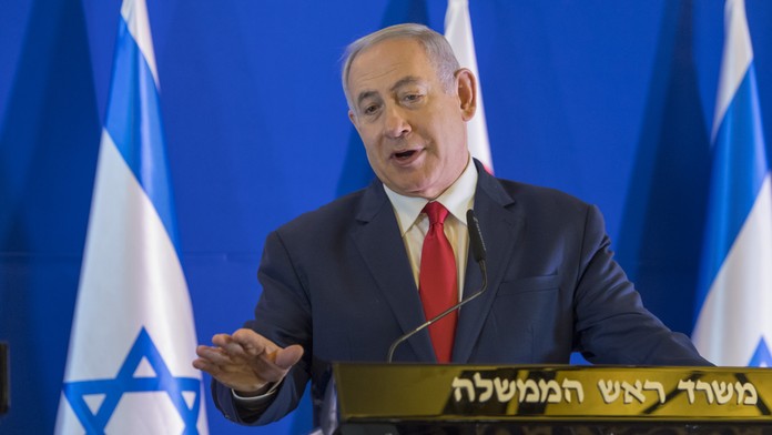 Politici spojili sily. Izraelský parlament schválil vládu národnej jednoty