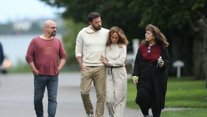 Jennifer s Benom v objatí