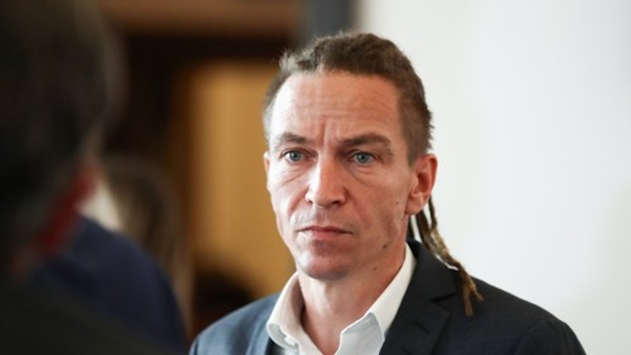 Piráti vo vláde zostávajú, ich odchod podľa Bartoša nie je na stole