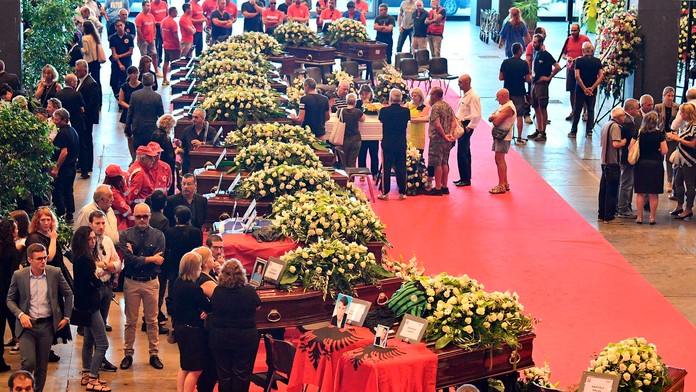 Posledná rozlúčka s obeťami janovskej tragédie.