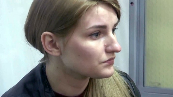 Matka nechala malé deti zamknuté v byte 9 dní