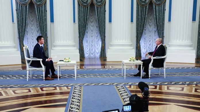 Putin dostal od čínskeho novinára otázku, ktorú by si v Rusku nikto nedovolil