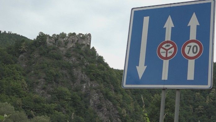 Trojprúdová cesta pod strečnom.