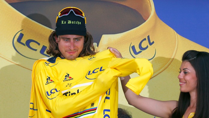 Historický moment pre slovenskú cyklistiku. Peter Sagan si v druhej etape premiérovo vybojoval žltý dres.