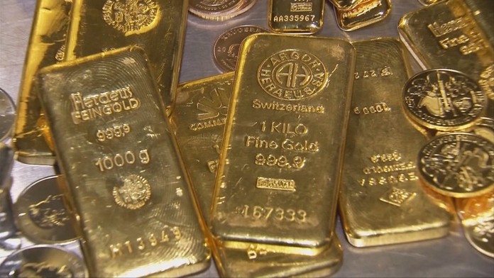 Majú Slováci panikáriť? Odborník na rovinu o tom, či treba predať zlato a zarobiť