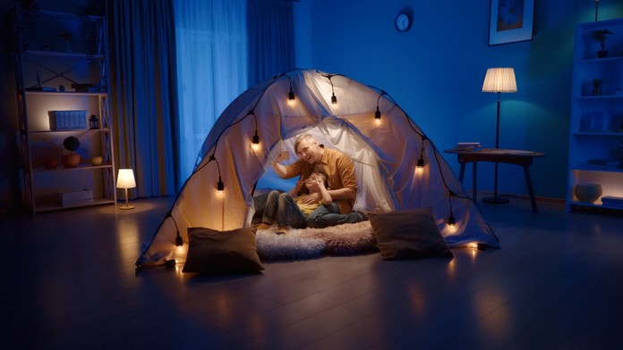 FOTO: Ubytovanie v stane uprostred Londýna. Muž ho ponúka vo svojej obývačke