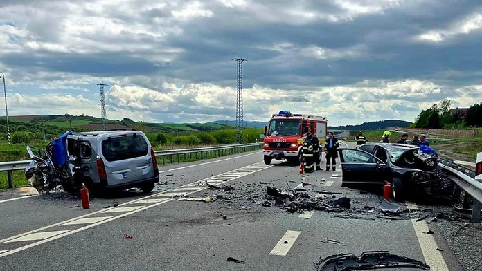 Tragická zrážka na východe Slovenska. O život prišli vodiči oboch áut