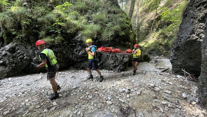Náhle skolaboval, záchranárom sa ho už nepodarilo oživiť. V Slovenskom raji prišiel o život turista
