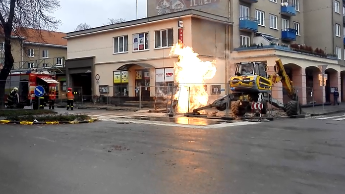 Oheň šľahal až do výške 15 metrov