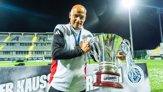 Najprv volali jemu, až potom Pirlovi. Teraz ho spájajú s reprezentáciou. Dvihol by telefón zo SFZ?