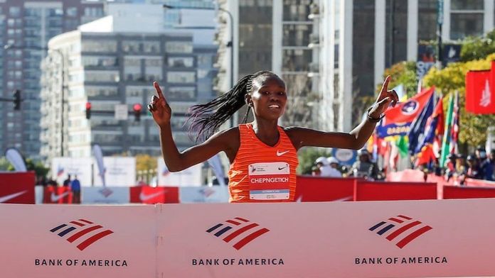 Svetový rekord v maratóne vylepšila o takmer dve minúty. Keňanka venovala veľké víťazstvo krajanovi