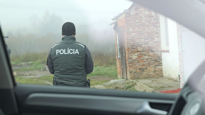 Muž zo Spišskej Novej Vsi, ktorý dvakrát bodol do hlavy dvojročného synovca, ide do väzby