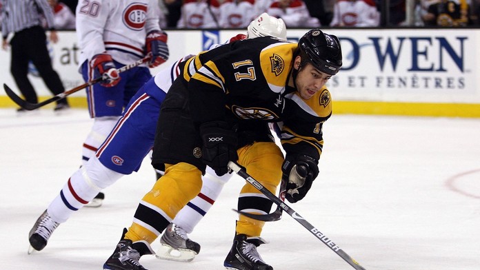 Tvrdý muž NHL neuspel na skúške. St. Louis uvoľnilo skúseného útočníka