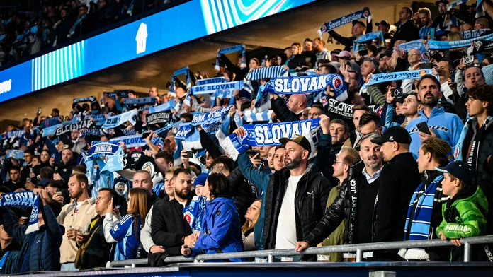 Napätie medzi klubom a fanúšikmi je evidentné. Priaznivci reagujú na slová trénera Weissa