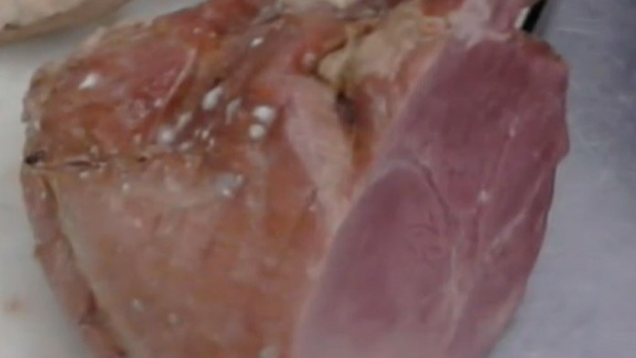 Z tohoto hnusu odmietli kuchárky variť v školskej jedálni.