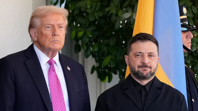 Dráma za zatvorenými dverami: Trump vybuchol pred Zelenským, neustále nadával a zhadzoval mapy Ukrajiny zo stola