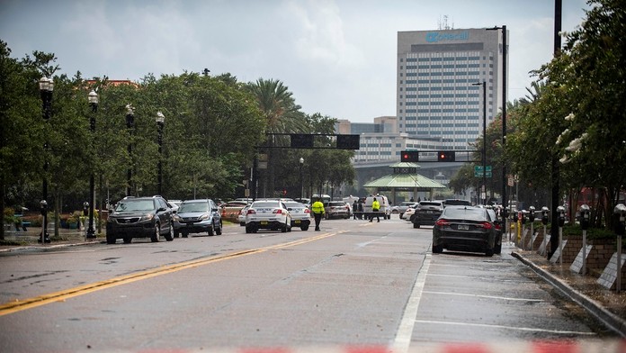 Polícia uzavrela okolie.